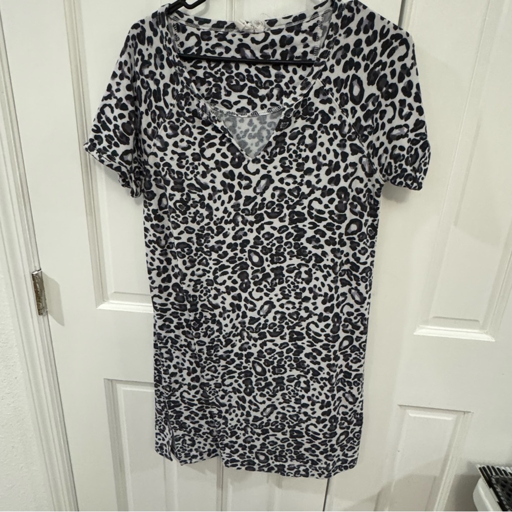 Cable & Gauge Gray Leopard Print‎ Dress – Size Medium
